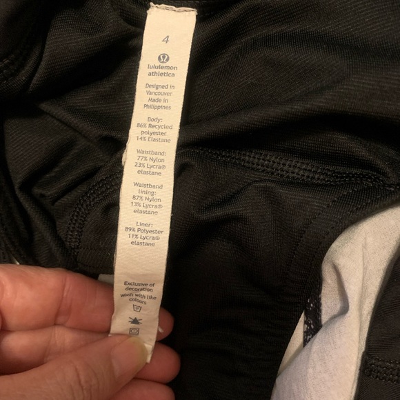 Lululemon speed shorts size 4 - Picture 3 of 3